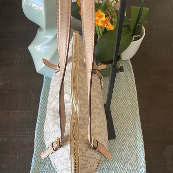 Michael Kors Signature Tote & Wallet Set(White) w/Gold Hardware - Picture 6 of 11